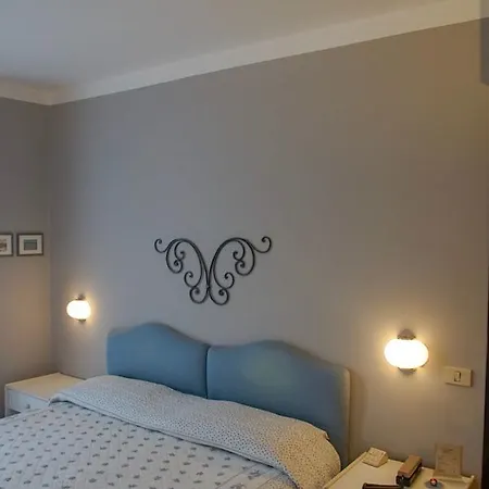 Mel Hotel
